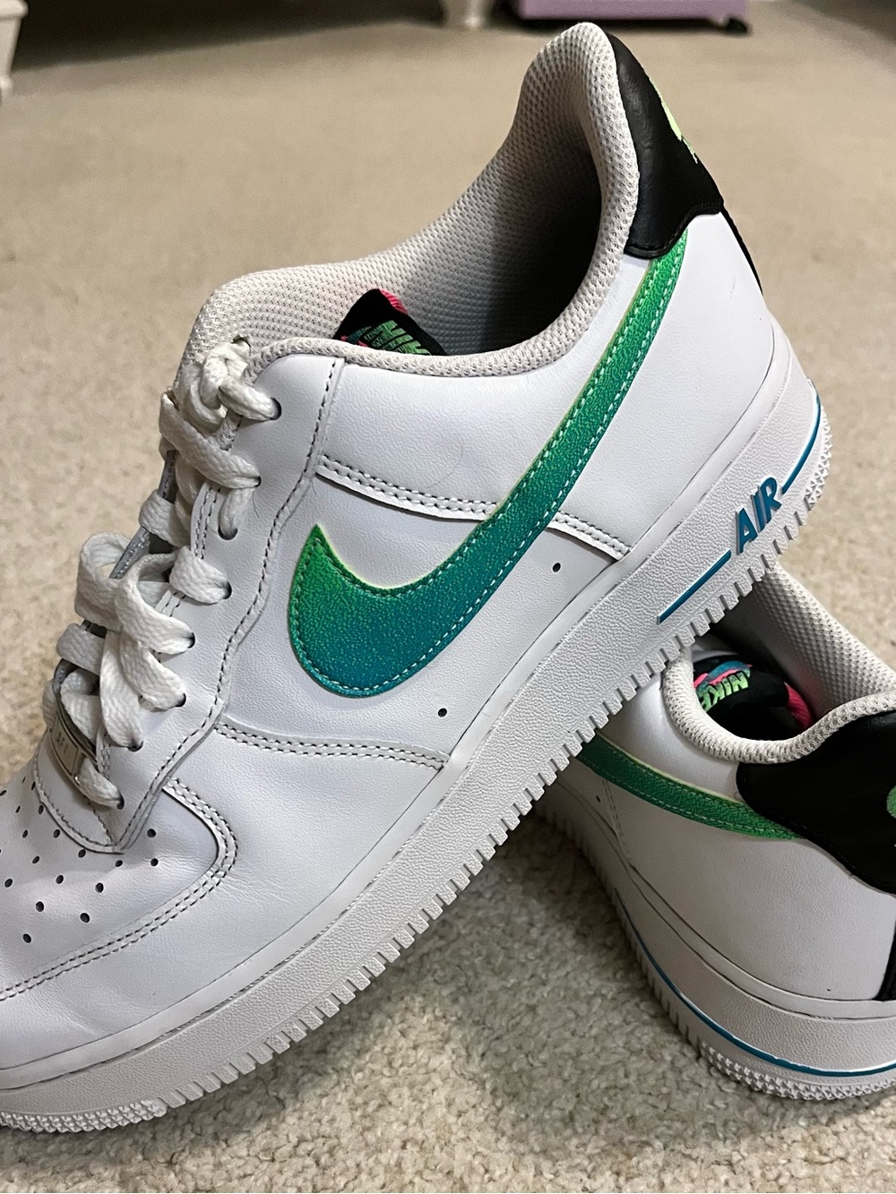 Nike Air Force 1 Men’s  White Sneakers with Teal-to-Green Gradient Swoosh Size 8